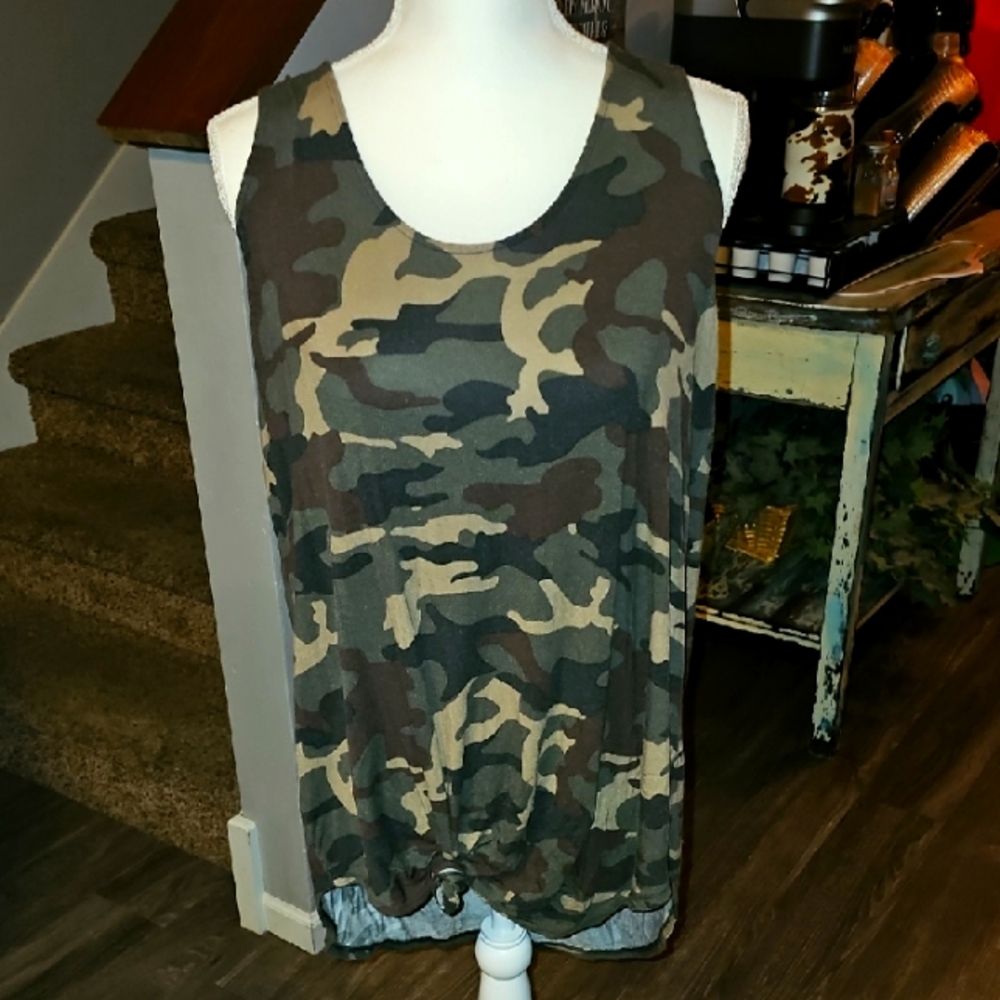 ZENANA PREMIUM Camo Tank Top. Sz Large oversized and stretchy!